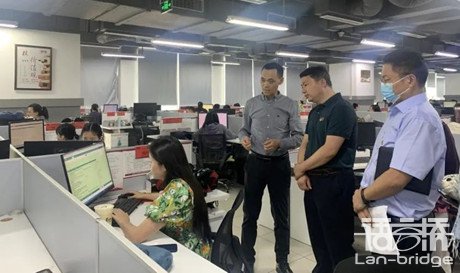 四川省教育廳語言文字與教材管理處蒞臨語言橋集團(tuán)指導(dǎo)“國(guó)家語言服務(wù)出口基地”建設(shè)工作